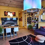 Maison Mavu: With Fiber Wi-fi, Near Jazz Arena Apartment Perugia